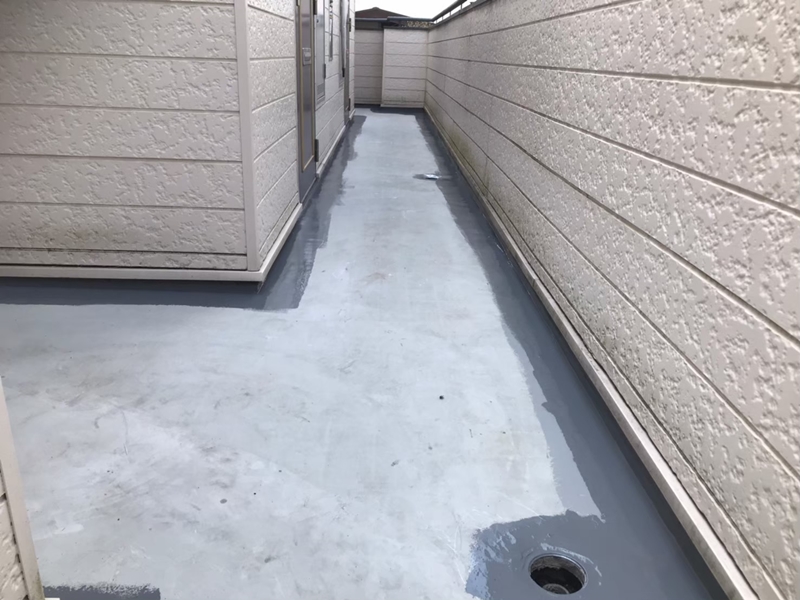 アパートの階段廊下タキステップ防水工事　東京都世田谷区　側溝ウレタン防水工事